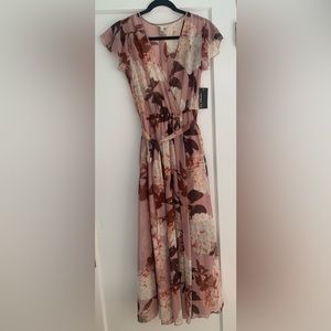 NEW EnFocus Studio Maxi dress with beautiful florals.
